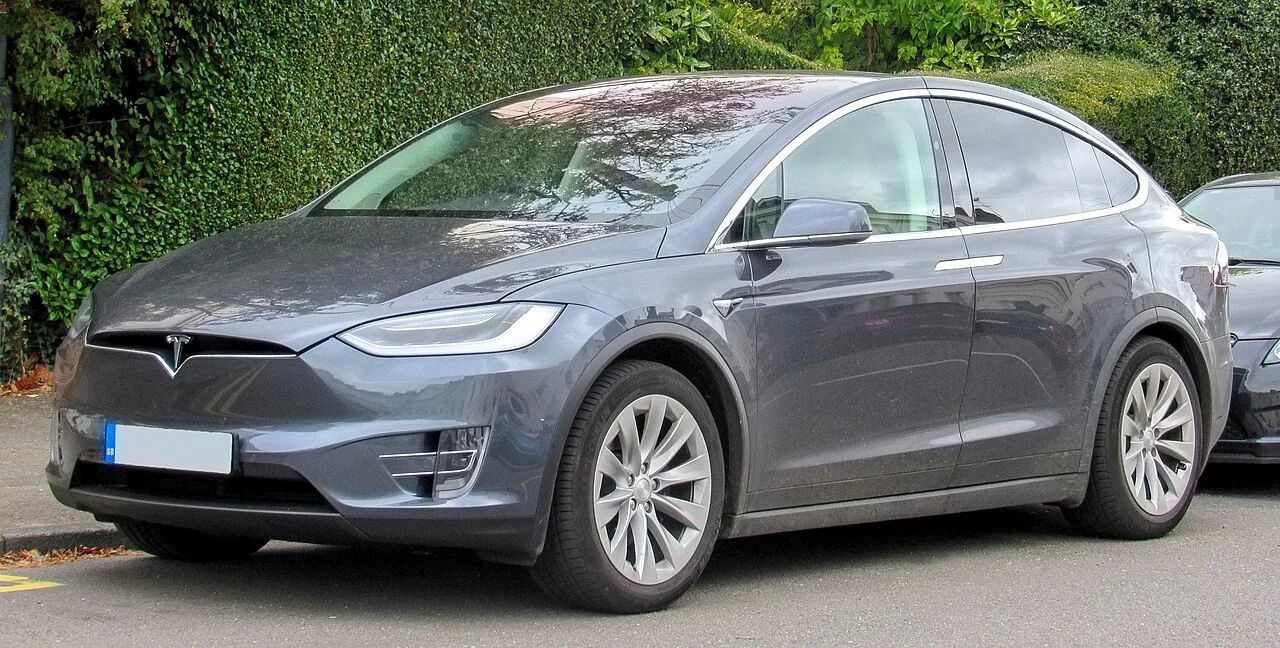 Model X Refresh Features New Falcon Wing Door Design